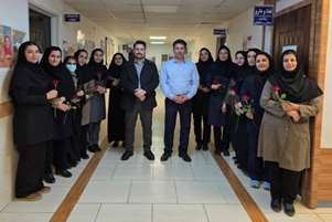 تقدیر حضوری سرپرست شبکه بهداشت و درمان سروستان از پرسنل زن به مناسبت ولادت حضرت فاطمه زهرا (س) و روز زن