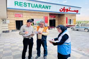 تشدید نظارت‌های بهداشتی در محور مواصلاتی مهارلو؛ ۸.۵ کیلوگرم مواد غذایی فاسد معدوم شد